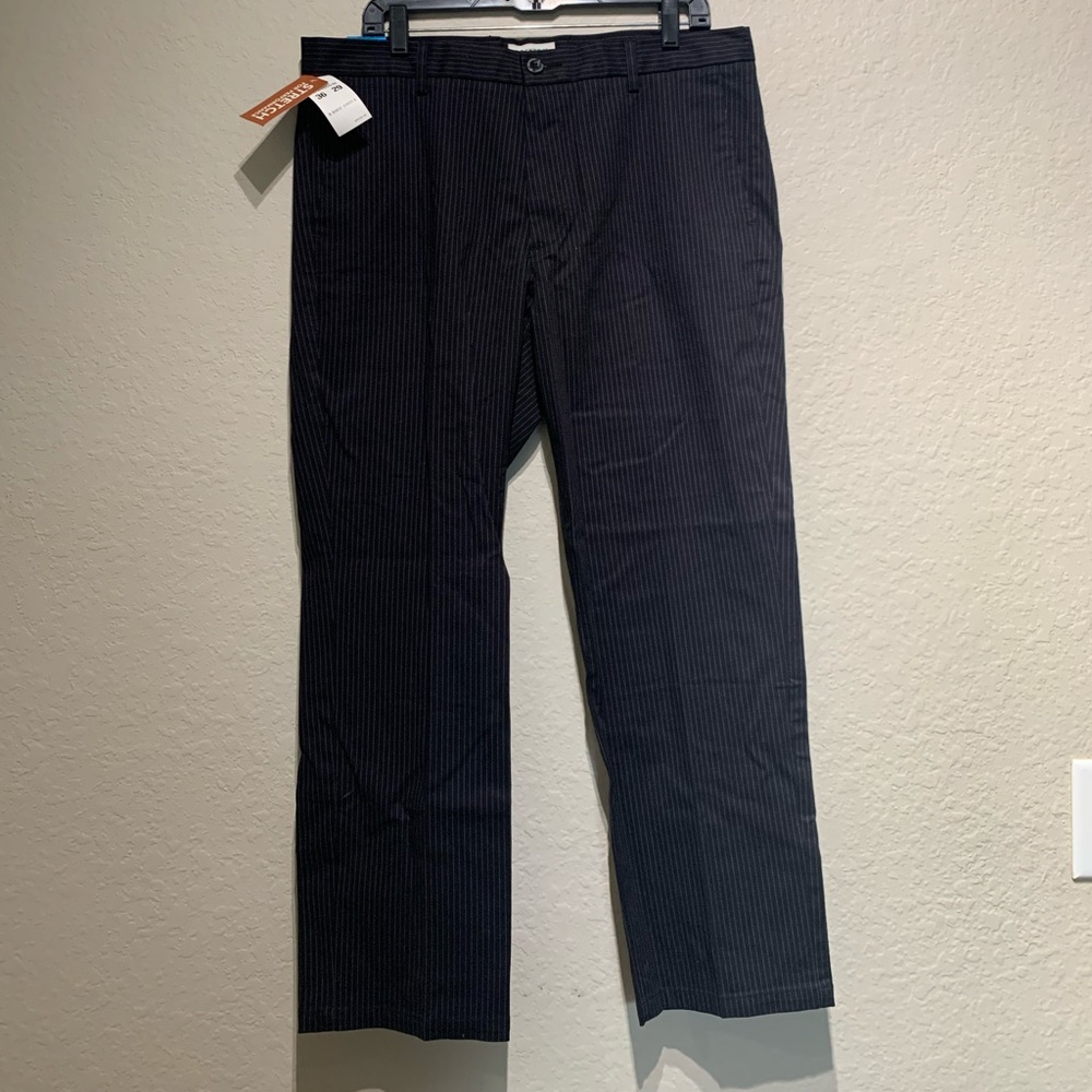Dockers / Black Khaki’s / size W36/L29